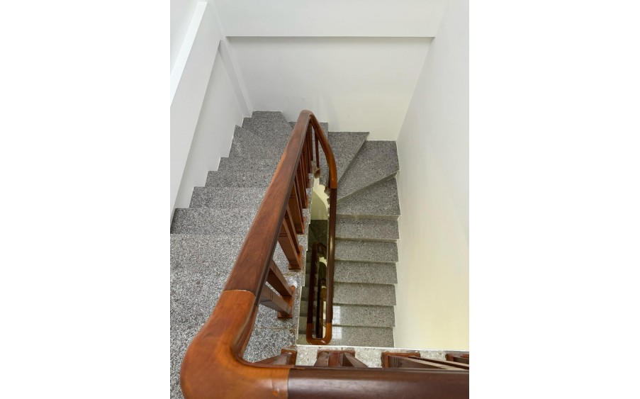 Cho thuê nhà nguyên căn Ngõ 99 Định công, Hoàng Mai, DT 44m  x 5 tầng, 15 Triệu/tháng.